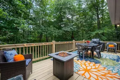 Image de Family Vacay in the Mtn's with  Hot Tub, Fire pit, Pools & Dog Friendly w/ Games