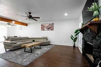 Image de Luxuries Townhouse 24hr security