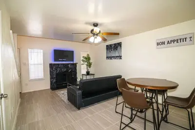 Image de New modern one bedroom 2 story townhouse