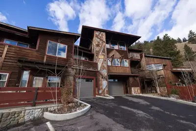Image de Commanding views just minutes from downtown with Elevator access