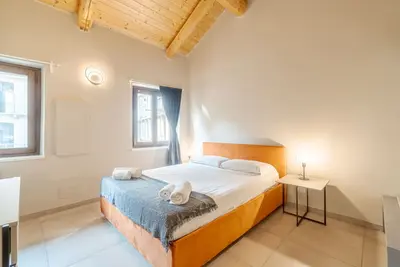 Image de Porta Nuova! Andrea Doria Elegant Appt x6