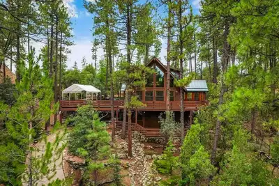 Image de Furnished Deck + Forest Views: Pine Retreat!