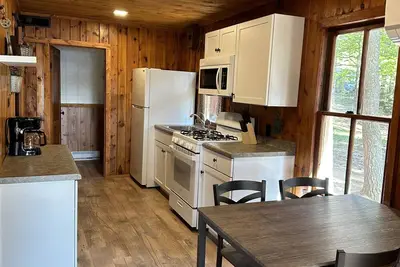 Image de Cozy 2-bedroom cabin on Wisconsin River Chain -\n200' from the Beach Bar & Grill