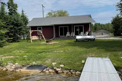Image de Private cozy year round water front home