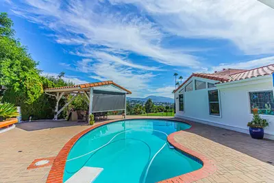 Tranquil 4br/3ba Home with Pool/Vineyard.