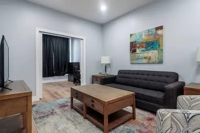 Image de 2 Mtm Fully Furnished Rental in Old Town 2f&2r