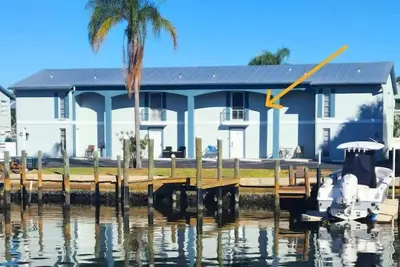 Image de Waterfront view romantic with a boat slip perfect for adventure and relaxing