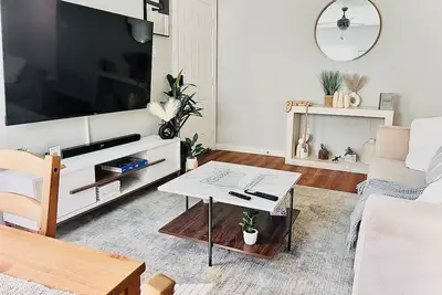 3 Br 2 Bath, Downtown + Airport