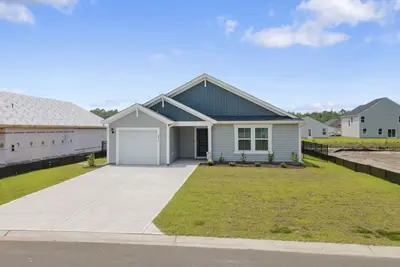 Image de Serenity in Southport. Family sized home. Pet friendly!