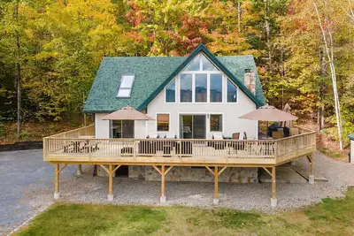 Image de Skyline View: Mountain top lake house