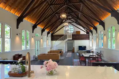 Image de Dramatically restored beautiful Church with a  soaring Grand Room in Downtown