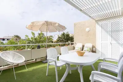 Image de Appartement sur la plage, espace de travail et parking privé - PillowAbroad