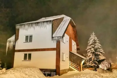Image de Cozy ground level apartment with outdoor access across from Kraljevi ÄŚardaci.