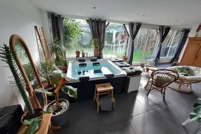 Image de Spa Familial, Zen Zone, Jaccuzzi Chaleur Jeux et Jardin