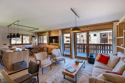 Image de Appartement chic alpin de 100m² avec balcon et garage, proche centre Megève