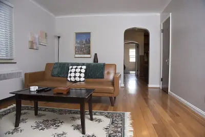 Cozy Apartment in Pleasant Ridge