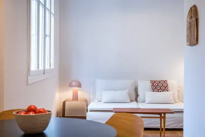 Crane – Stylish Living in the Heart of Metaxourgeio