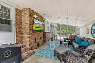 Image de Southern Serenity Minutes from the Interstate