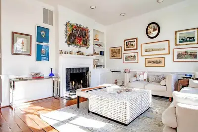 Image de Luxe Cameron House \/ Off King St \/ Est. 1870