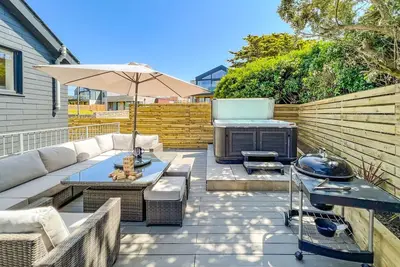 Image de Modern Constantine Bay home with private hot tub, close to the beach and golf