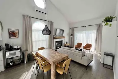 Image de Condo entre lac et montagne, Condo de la plage des Cantons