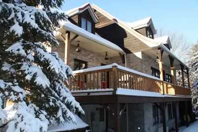 Image de Muskoka Retreat + Hot Tub/Steam Room - Lake Kushog