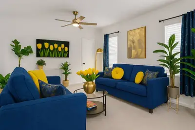 Image de Crew Stay: Sleeps 10, Wi-Fi, Parking, Big Backyard