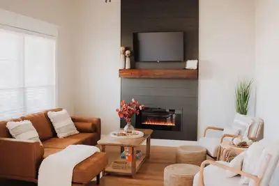 Image de Stylish Newly Renovated 3bd 2 Ba Mid-Term Home Pet/Family Friendly