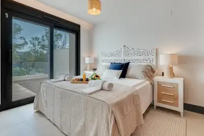 Endless Luxury At Marbella Lake Paradise