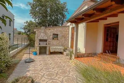 Image de Ferienhaus \"lucky Day\" Eine Oase der Stille und Freude, 4 km vom Zentrum Pula