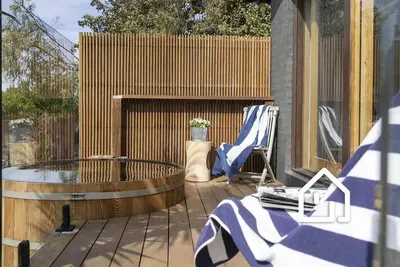 Image de Braeside Hot Tub Retreat – 400m to Bridgewater Bay