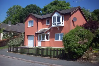 Image de Oaklands - Lovely Cottage, Walk to Beach