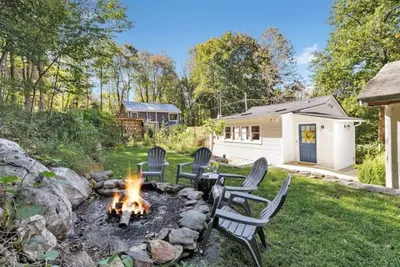 Image de Cozy getaway in Litchfield County - Pet Friendly! \n