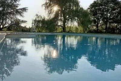 Image de Au milieu des étangs de la Dombes, un gîte idéal pour les réunions de famille.