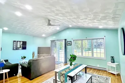 Renovated Water front home near the highway. Access to Lake&beach available