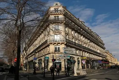 Image de A Parisian Pied-À-Terre Just Off The Romantic Canal Saint Martin