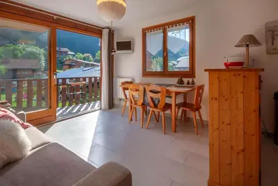 Image de 1er étage, vue dégagée, balcon, parking, télévision, 33m², Morzine