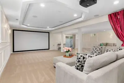 Image de Fairfax-Gmu 2br Retreat - Fire Pit & Wooded Views Lower Level