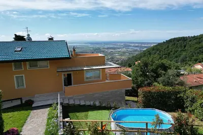 Image de Villa à Corsanico-bargecchia avec 5 chambres à coucher, 10 couchages