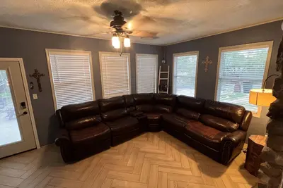 Image de Come for the sun, stay for the stars! Great, central location right on Lake Lbj