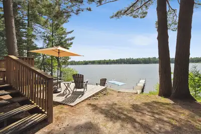 Image de Cozy Lakefront Cabin in Lewiston – Perfect for Fall & Winter Getaways