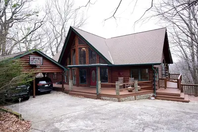 Image de \"View on a Whim” Luxury Cabin with Breathtaking Views, Theatre, Hot Tubs, Hiking