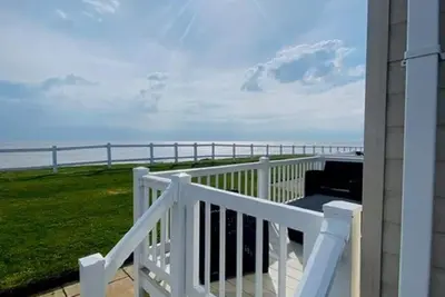 Image de Gorgeous 7 berth caravan with decking and full seaviews at Hopton ref 80053s