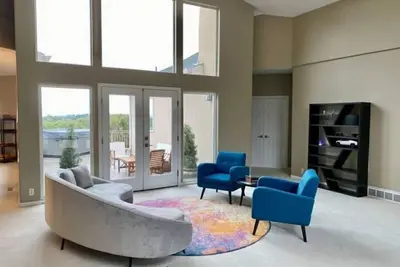 Modern home near world-class skiing