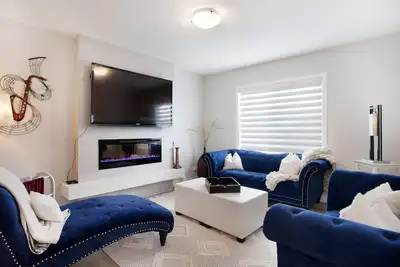 5 Bd Luxury Family-Friendly Home