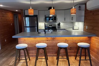 Sugarloaf Annex- Lovely 1 bedroom apartment minutes from shopping and beaches