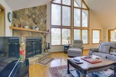 Image de West Virginia Home w/ Deck on Golf Course