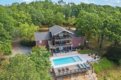 Image de Old Campbell Cove, Beaver Lake| Pool | Hot Tub