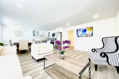 Image de 40% Off Upland 2 Master Bedrooms - Close To Colleges & Hospitals