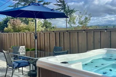Image de Monterey Peninsula Home with Hot Tub, and Fully Stocked!